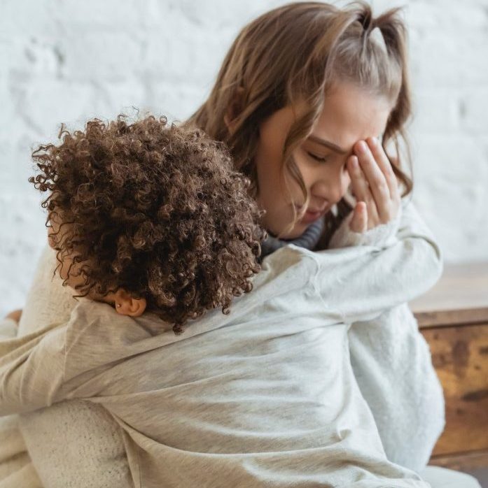 Depressionen durch die Eltern: Oft stecken Eltern ihre Kinder quasi an