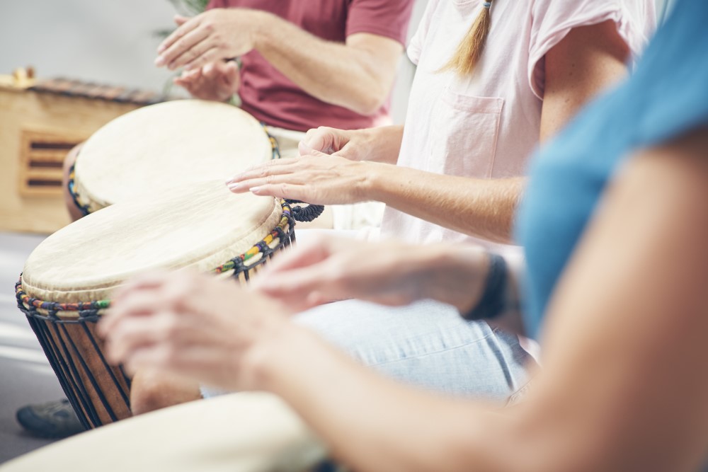 Die Gongtherapie nach Dr. Peter Heß ist eine Form der rezeptiven Musiktherapie, die bei Depression und anderen Erkrankungen angewandt werden kann.